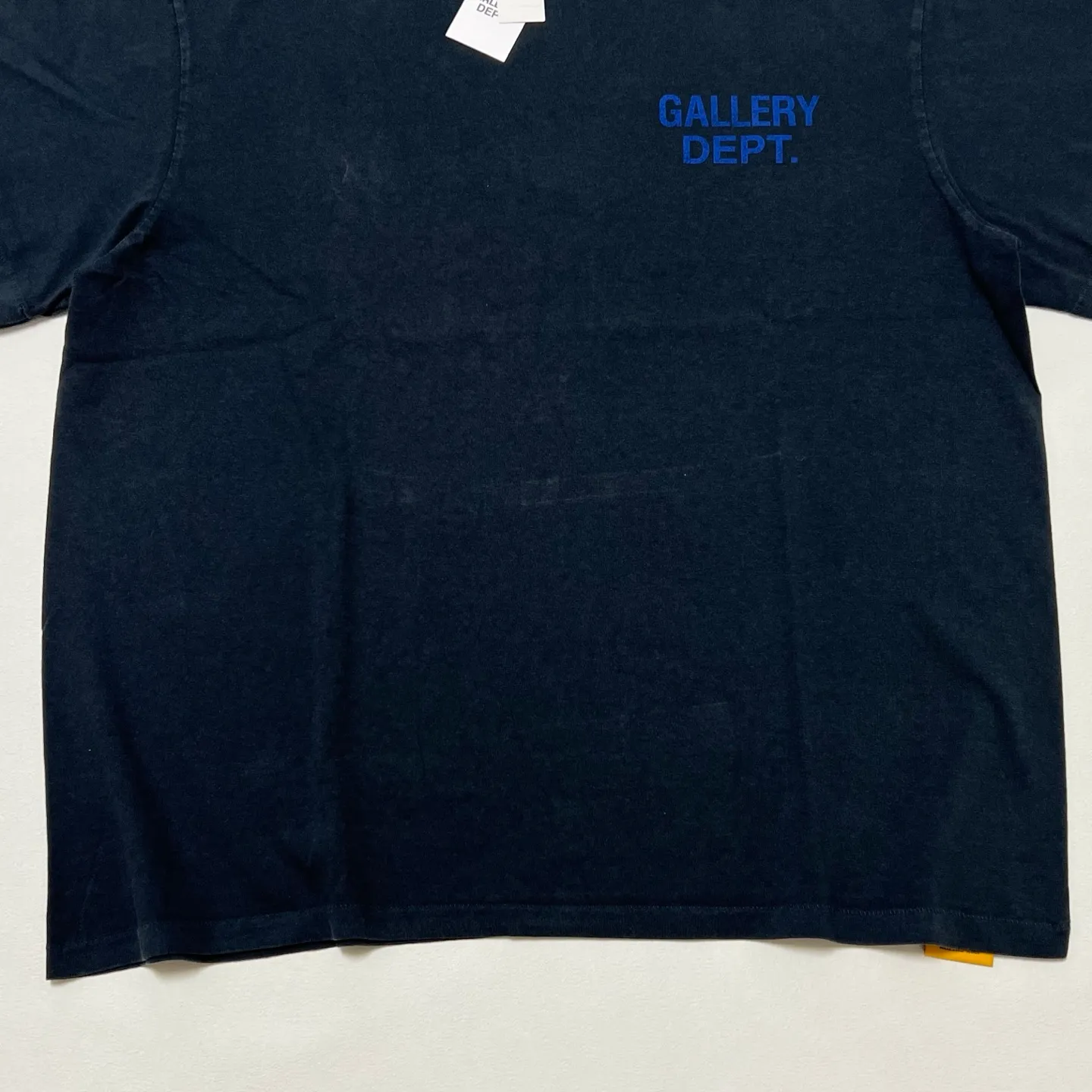 GALLERY DEPT. SOUVENIR TEE/WASHED BLACK Blue English LOGO short-sleeved Hollywood limited English TEE Washed black S-XL Assute garments dyed Re-washed and distressed Cylindrical fabric without side seams Non-open version Original development Complete accessories/matching Details in place